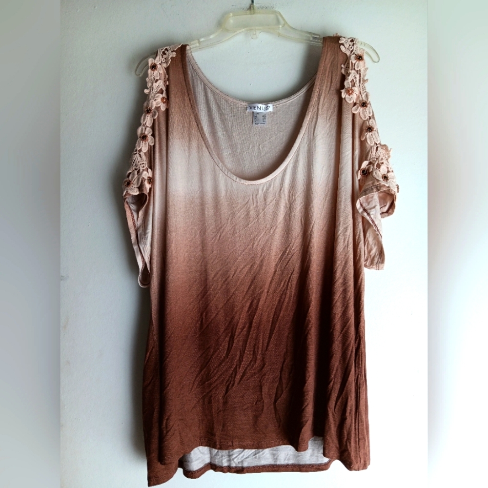 🚨Venus Brown Ombre Blouse with Floral Lace EUC